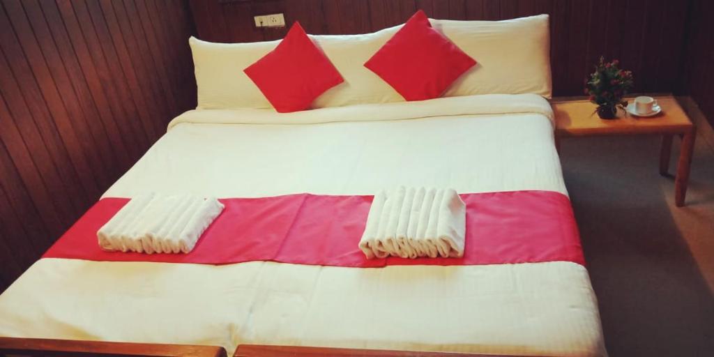 Postel nebo postele na pokoji v ubytování Hotel Tri-Star Residency