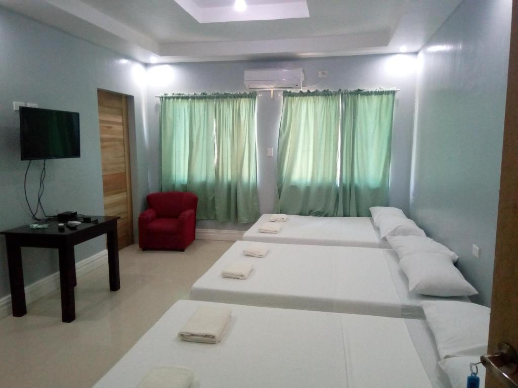 Postel nebo postele na pokoji v ubytování Sandscape Hotel