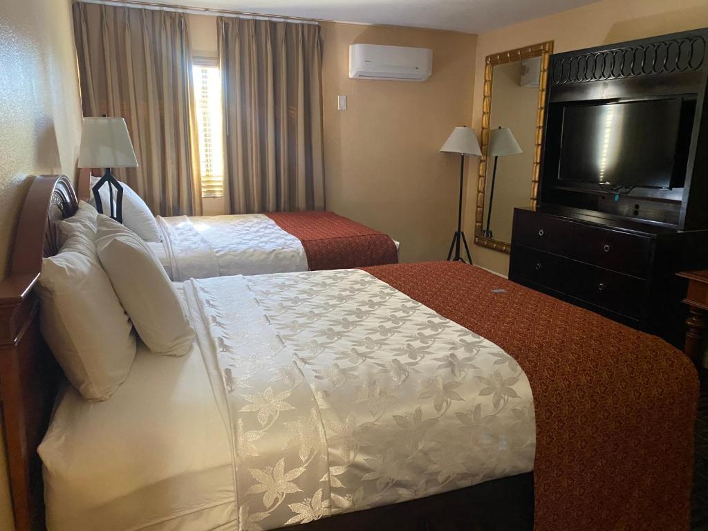 The Lemon Tree Hotel - Family Suite