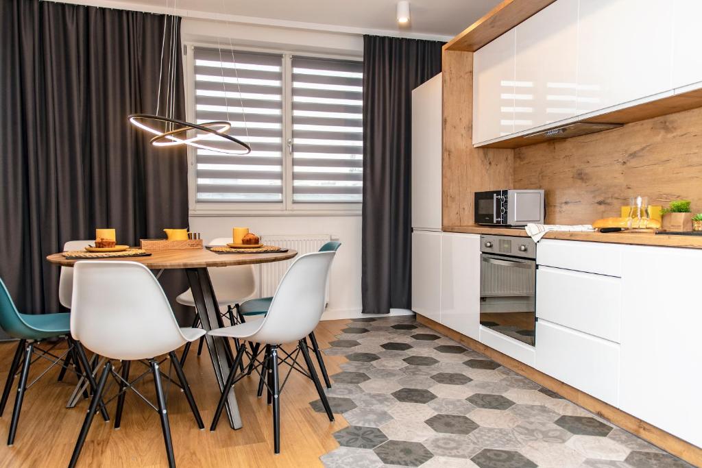 Kuchyňa alebo kuchynka v ubytovaní 3D KOSCIUSZKI 19 Apartament