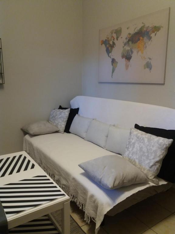 A seating area at Helen's Welcoming & cozy flat