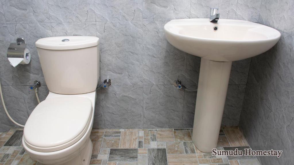 Koupelna v ubytování Sumudu Homestay
