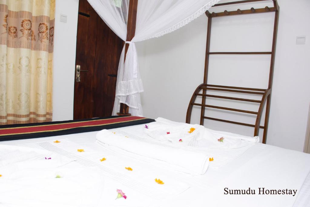 Postel nebo postele na pokoji v ubytování Sumudu Homestay