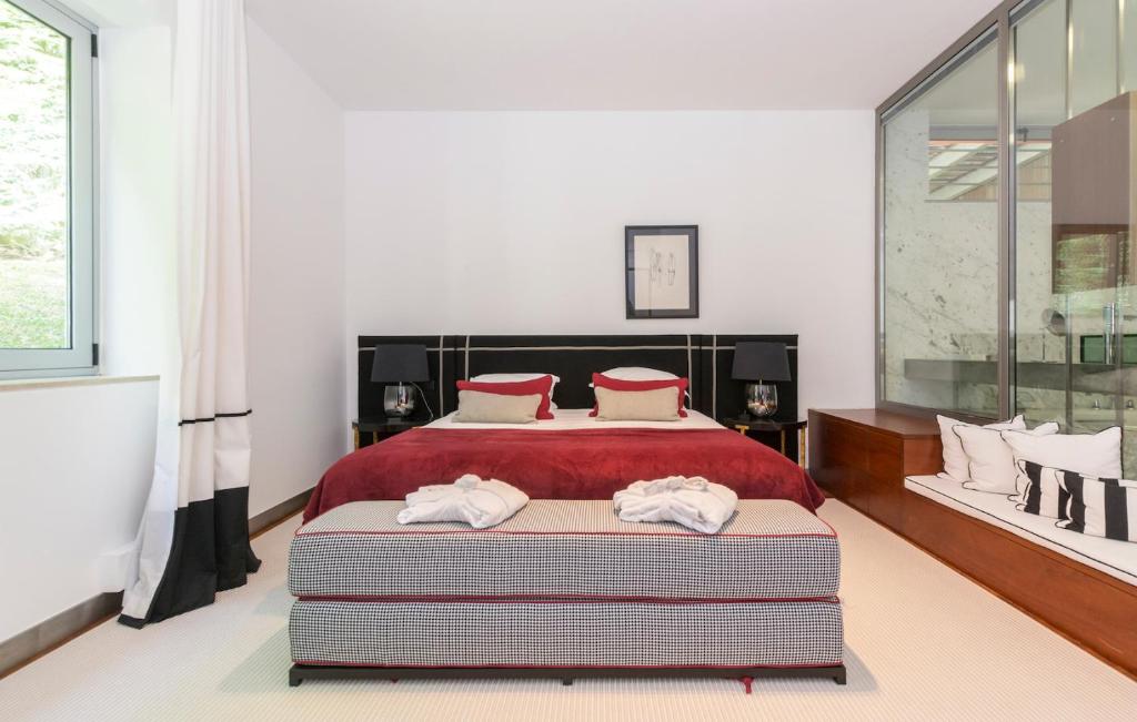 Postel nebo postele na pokoji v ubytování Cascais Casa Laranja Guesthouse
