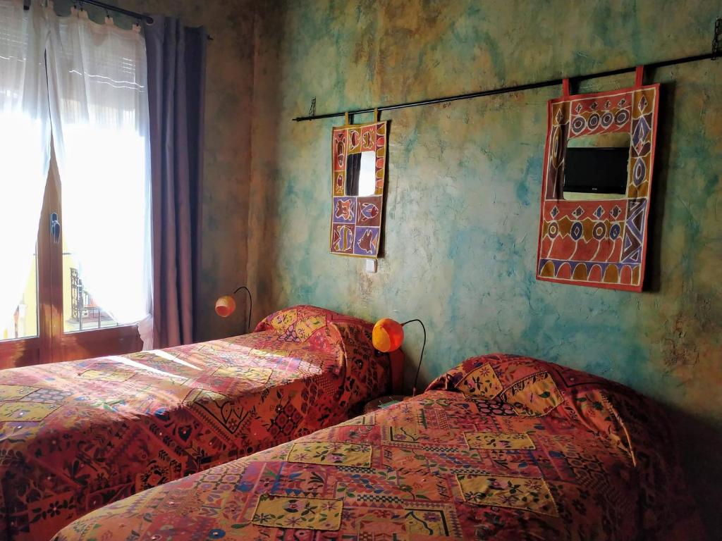 Postel nebo postele na pokoji v ubytování Hostal Artistic B&B