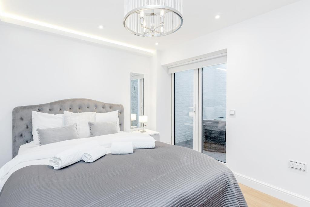 ✪ Brand new 2BR/2BA next to Harrods ✪