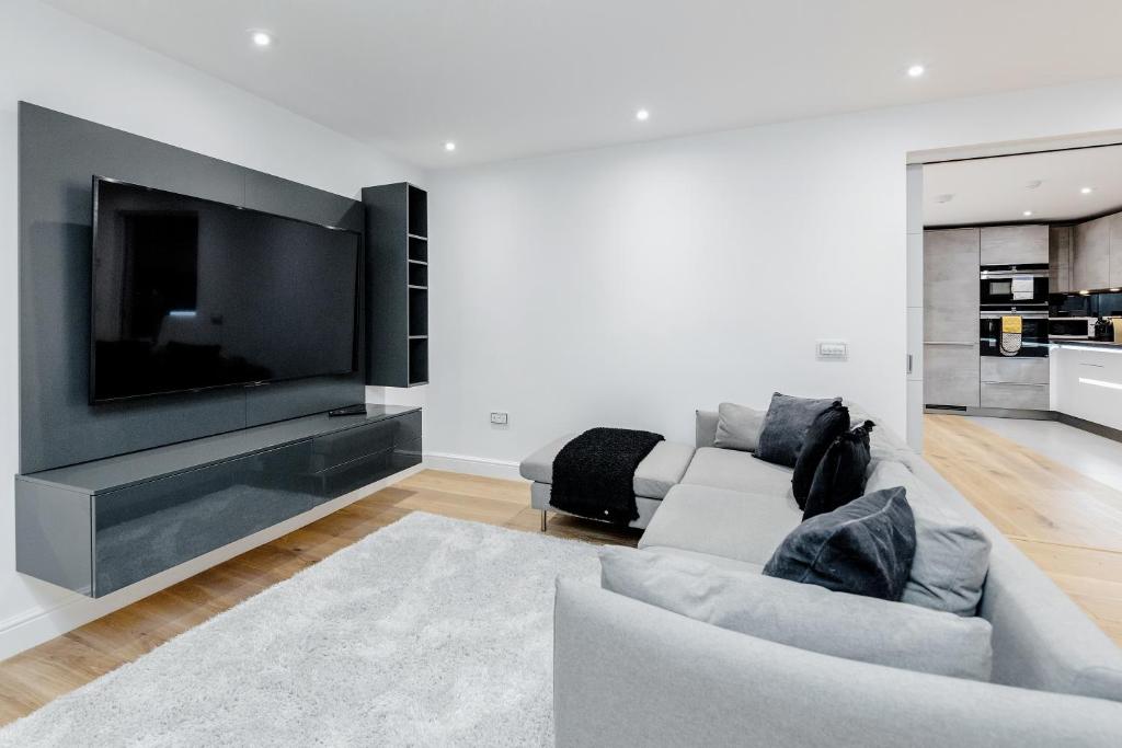 ✪ Brand new 2BR/2BA next to Harrods ✪