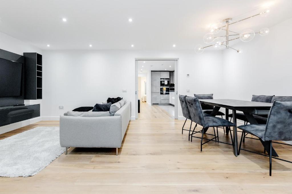 ✪ Brand new 2BR/2BA next to Harrods ✪