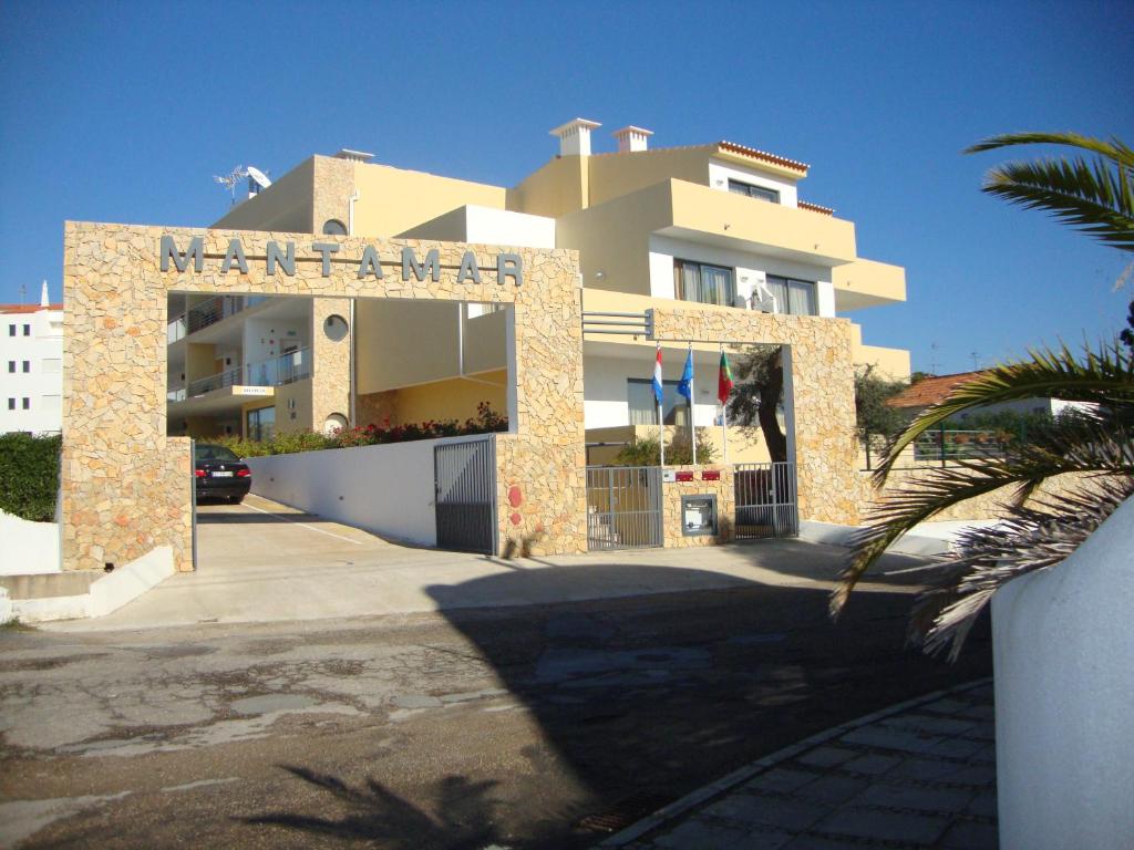 a building with a sign in front of it at Mantamar Apartamentos in Manta Rota