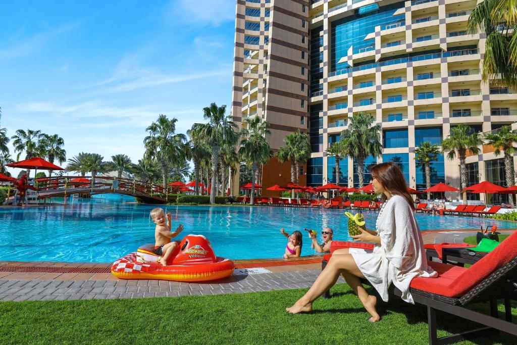 Bazén v ubytování Khalidiya Palace Rayhaan by Rotana, Abu Dhabi nebo v jeho okolí
