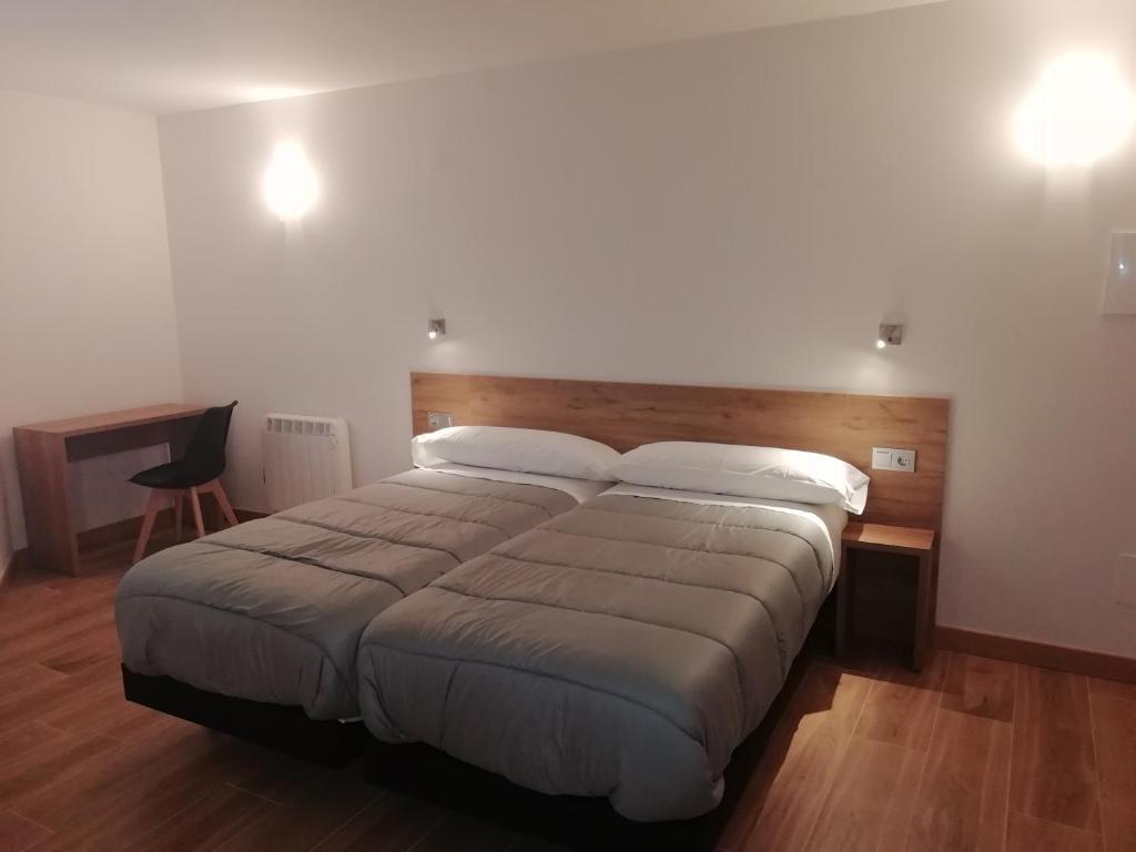 Postel nebo postele na pokoji v ubytování PENSIÓN B2bIKAIN HSS00895