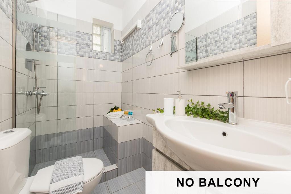 Stratos Deluxe Apartments - 5