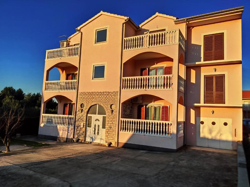 Apartments Samac - Apartment With Balcony