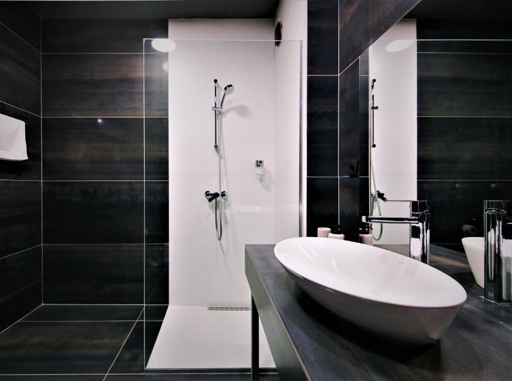 Koupelna v ubytování Quadrum Hotel
