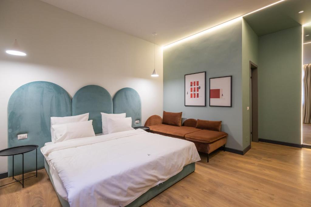 Postel nebo postele na pokoji v ubytování Allure Boutique Hotel