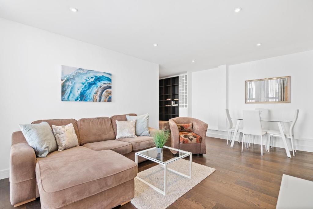 Nice 2 Bed Flat near O2 Academy & Clapham Old Town for 4 people