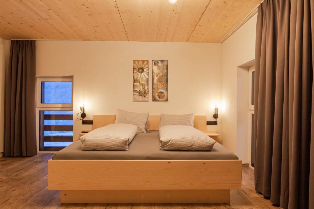 Postel nebo postele na pokoji v ubytování Schneggnheisl Panoramaappartements