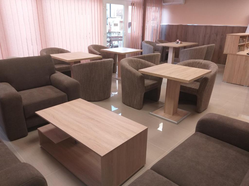 Posezení v ubytování M7 Galéria Panzió