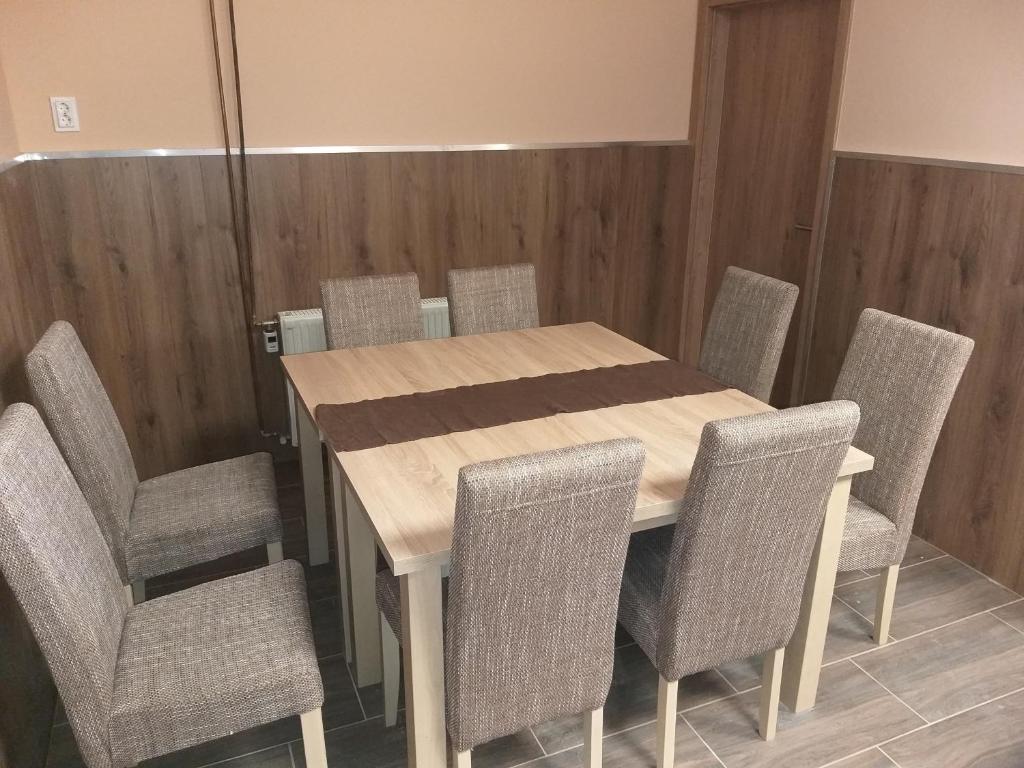 Fotografie z fotogalerie ubytování M7 Galéria Panzió v destinaci Letenye