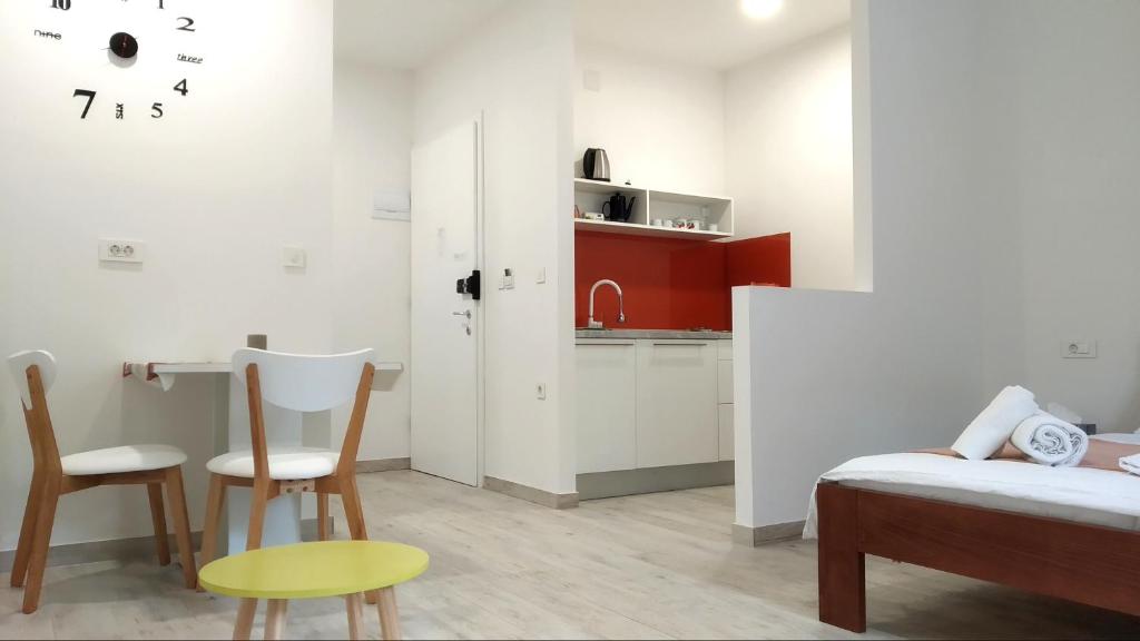 Kuchyňa alebo kuchynka v ubytovaní Room & 4 Studios - Modern Comfy Central - FREE Netflix