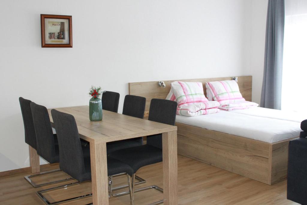 Łóżko lub łóżka w pokoju w obiekcie Apartmán Lipno G11