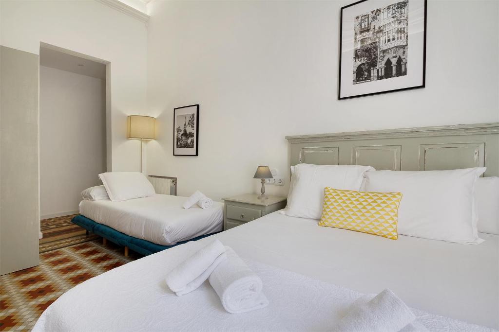 Posteľ alebo postele v izbe v ubytovaní Hostal Girona