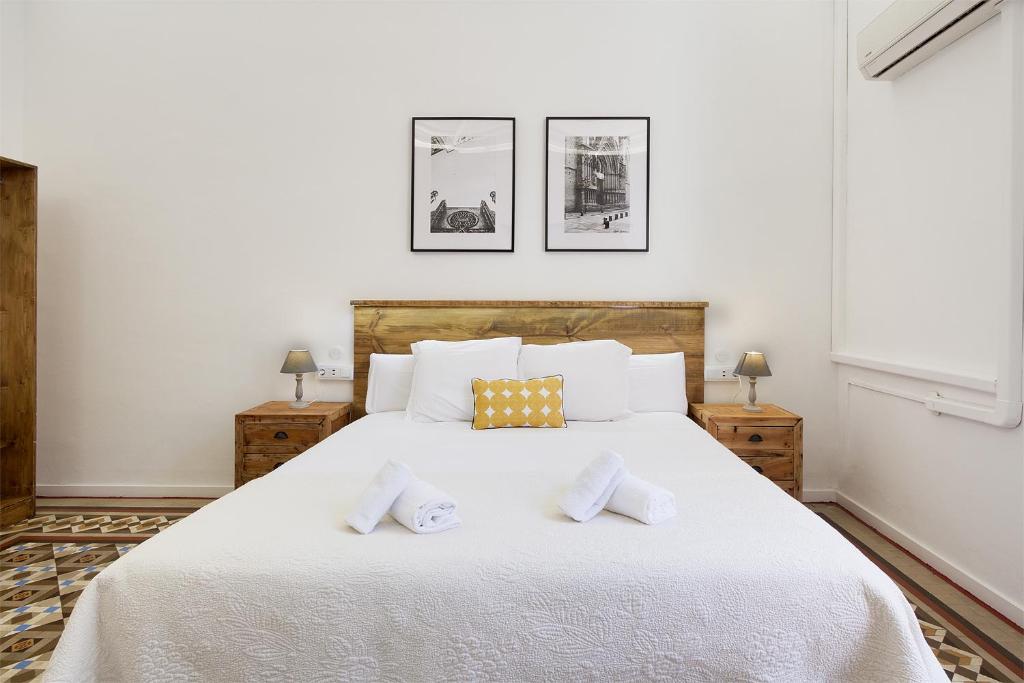 Posteľ alebo postele v izbe v ubytovaní Hostal Girona