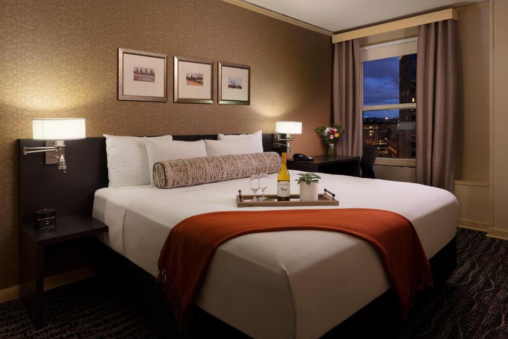 Executive Hotel Pacific photo