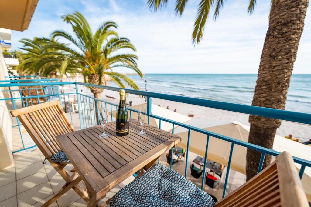 InSitges Sant Sebastia's Beach - アパートメント シービュー