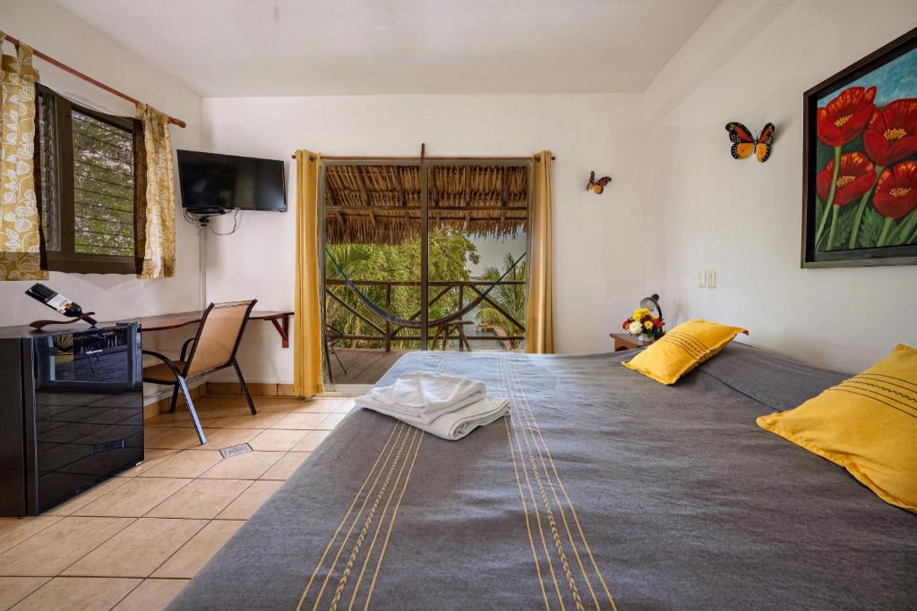 Postel nebo postele na pokoji v ubytování Amigos Hotelito