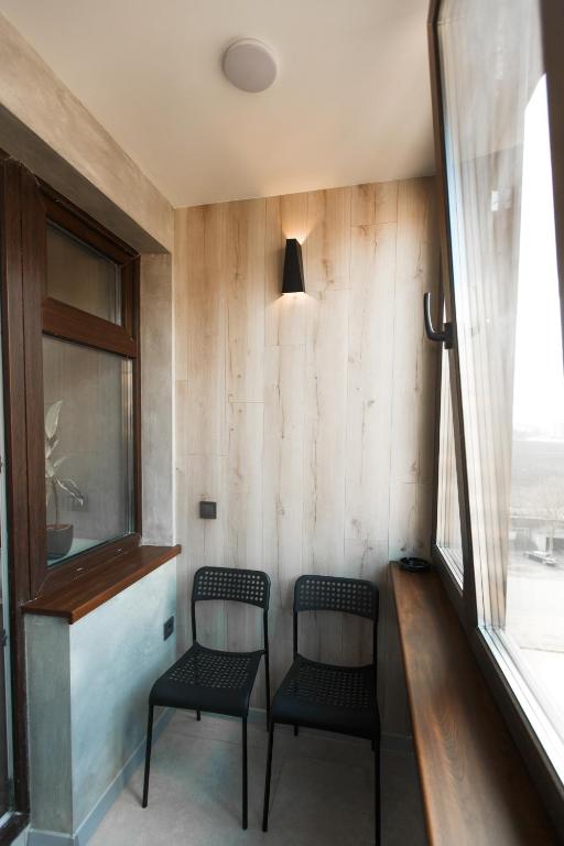 two chairs in a room with a window at Style Стильні апартаменти в ЖК "Варшавський" біля парку in Ternopilʼ