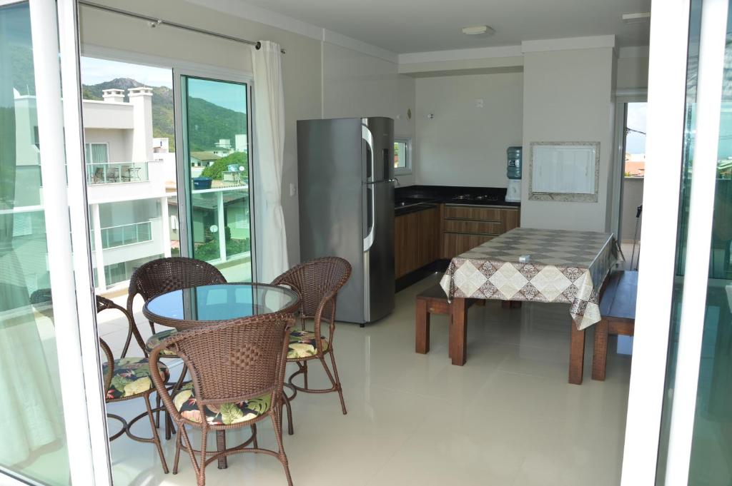  Belíssima cobertura 3 suítes com vista para o mar