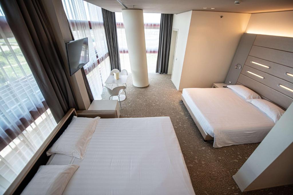Best Western Plus Net Tower Hotel Padova - Comfort Queen Room With Sofa Bed