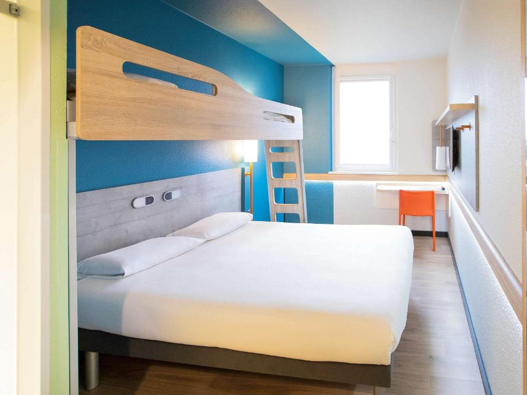 Postel nebo postele na pokoji v ubytování ibis budget Genève Aéroport