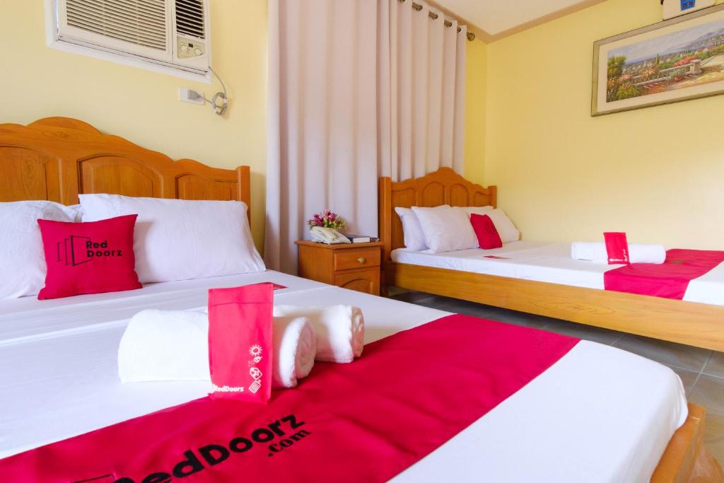 Postel nebo postele na pokoji v ubytování RedDoorz Plus @ Manalo Extension Palawan