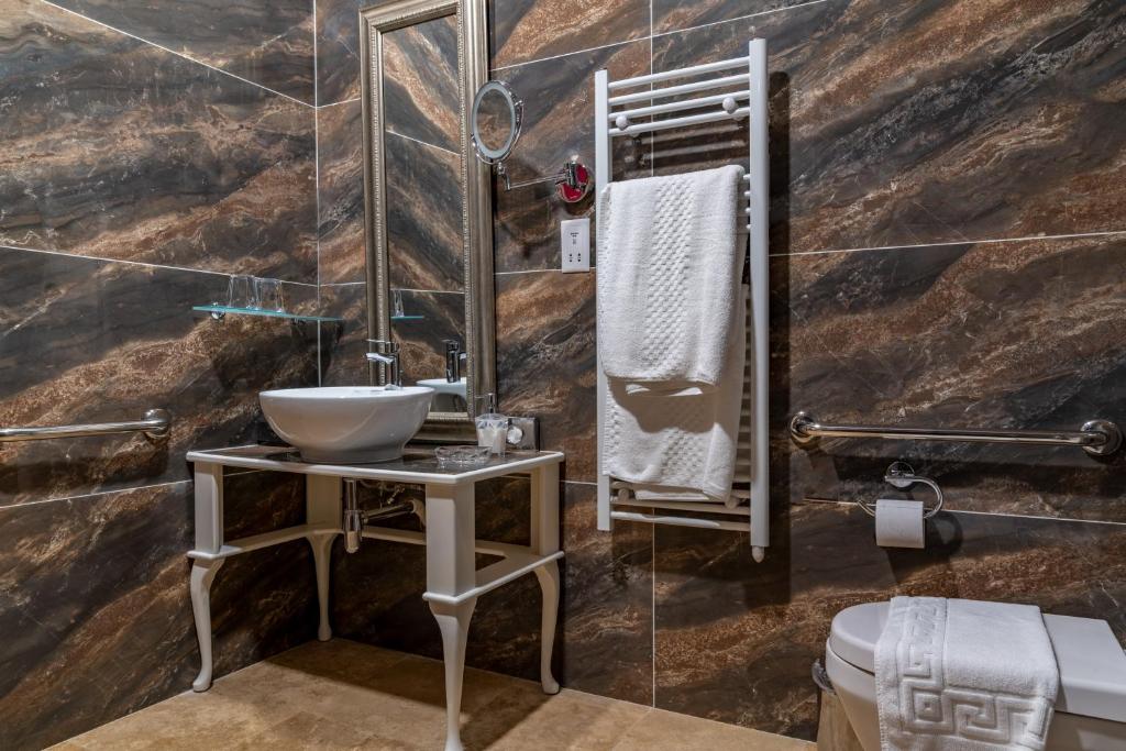 Julina Boutique Living - 17