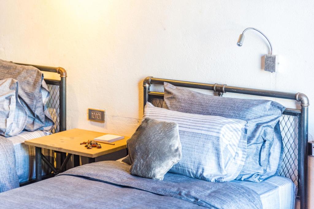 Postel nebo postele na pokoji v ubytování Bridges Danang Boutique Hotel