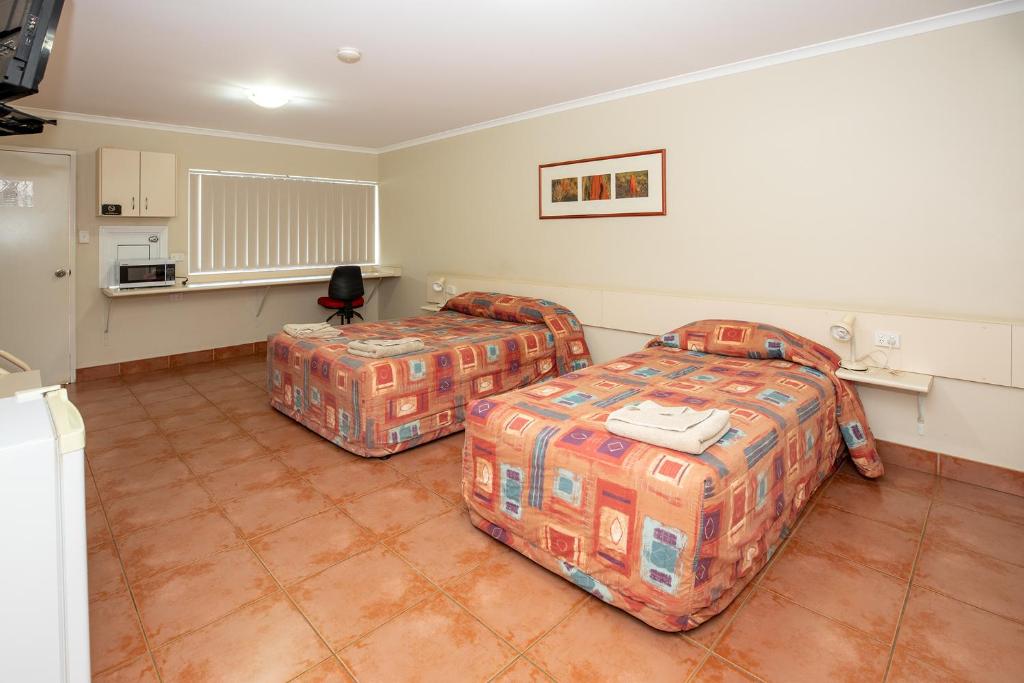 Postel nebo postele na pokoji v ubytování Leichhardt Hotel Motel Cloncurry