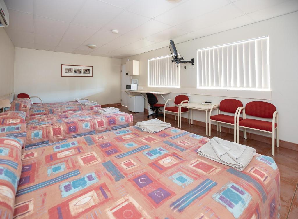 Postel nebo postele na pokoji v ubytování Leichhardt Hotel Motel Cloncurry