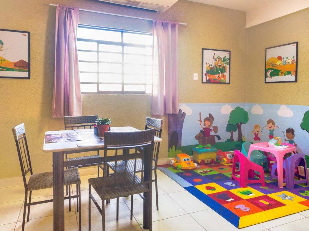  OYO Athenas Apart Hotel