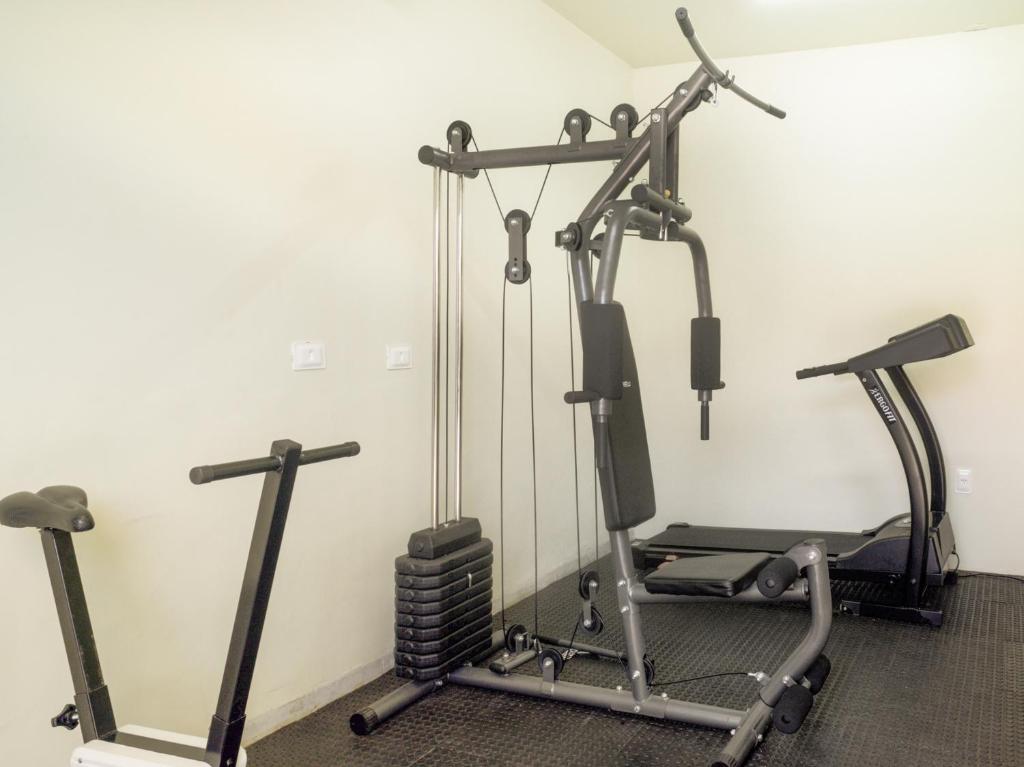  OYO Athenas Apart Hotel