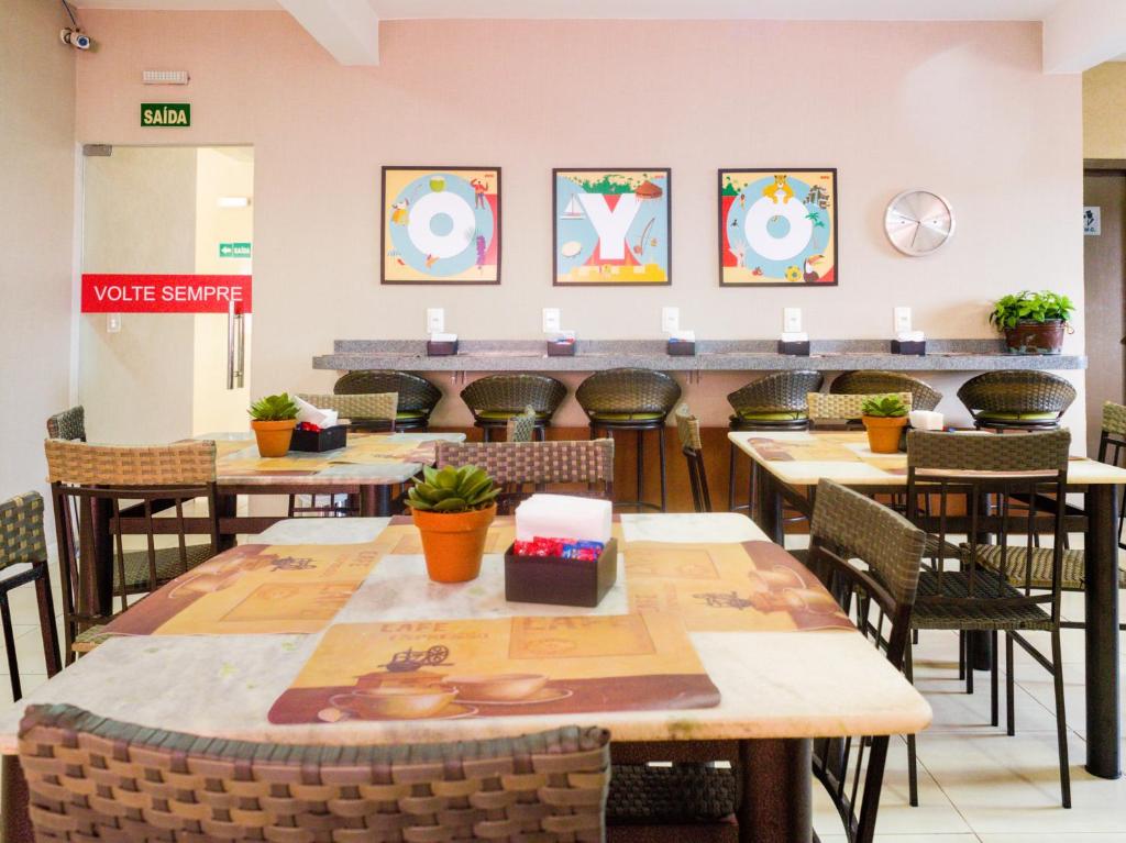  OYO Athenas Apart Hotel