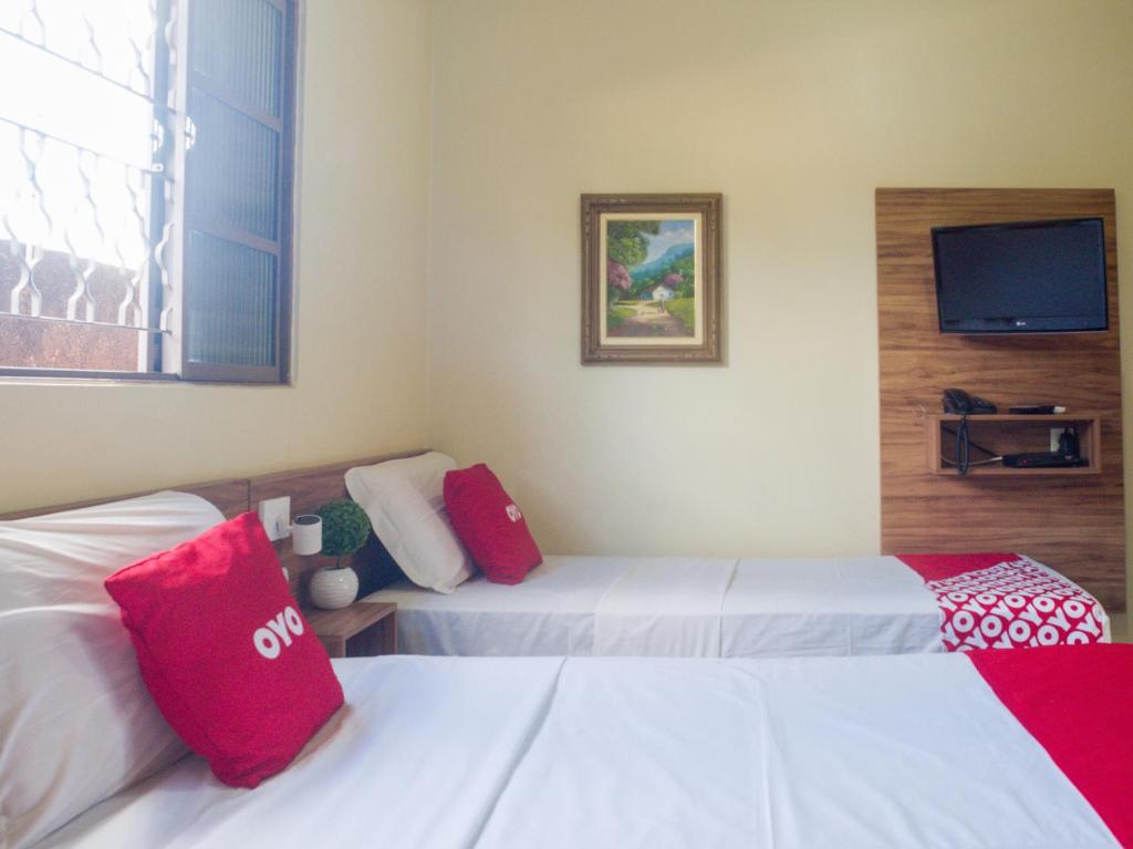  OYO Athenas Apart Hotel