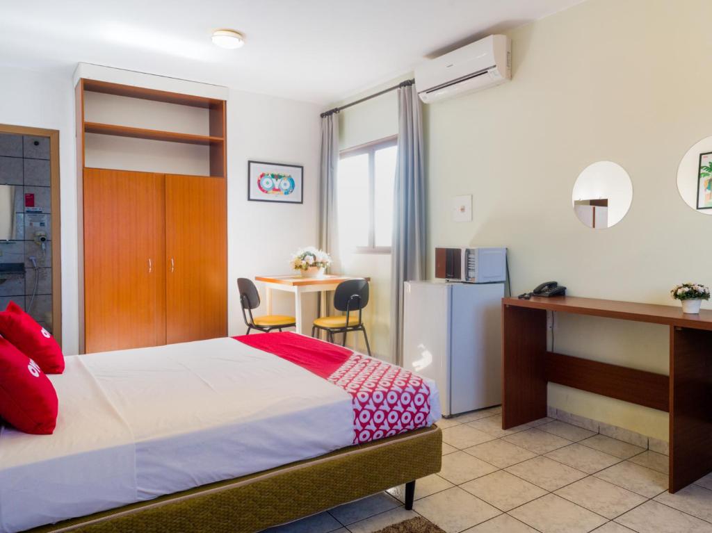  OYO Athenas Apart Hotel