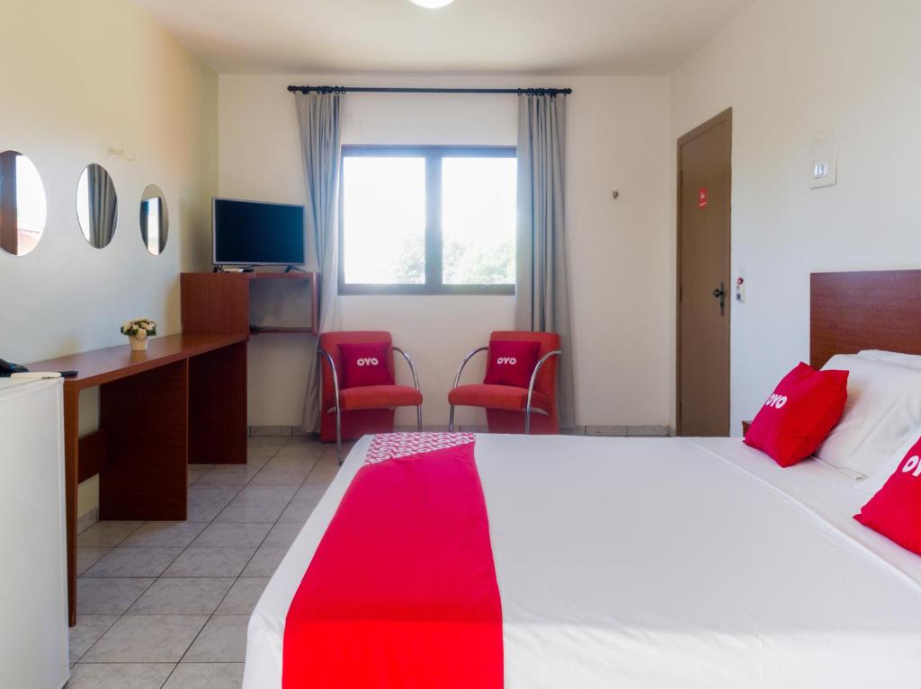  OYO Athenas Apart Hotel