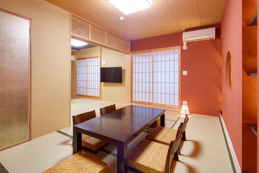 TV a/nebo společenská místnost v ubytování Hotel Amaterrace Nippombashi-higashi