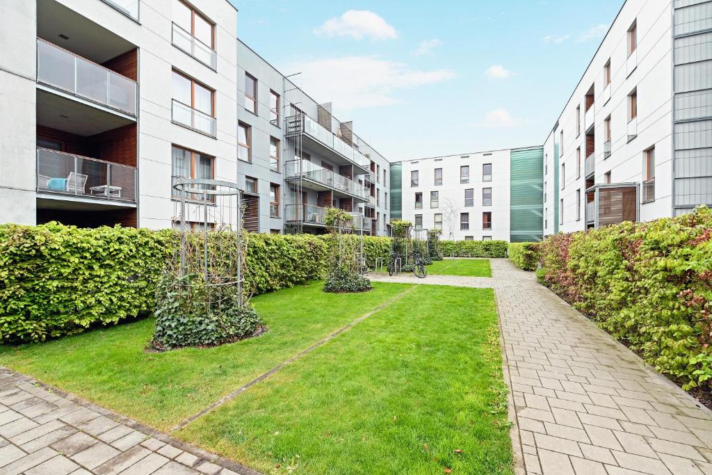 Vonkajšia záhrada v ubytovaní Apartments RIVA - Nadmorski Dwór Premium