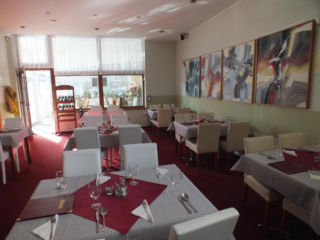 Restaurace v ubytování Hotel Artin