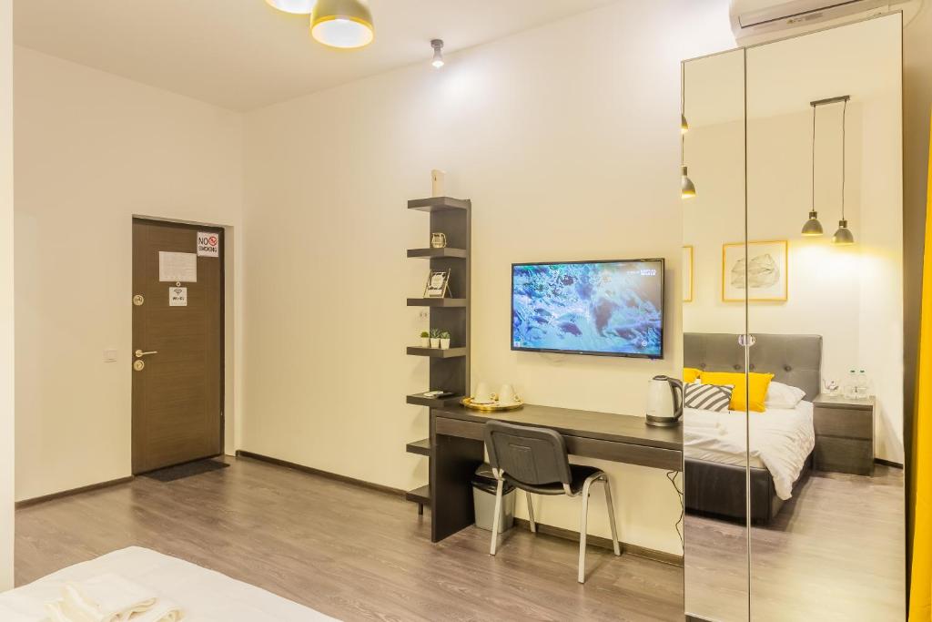 CHÂTEAU: Upscale Suites in Bucharest's Historical Center! - Resim 22