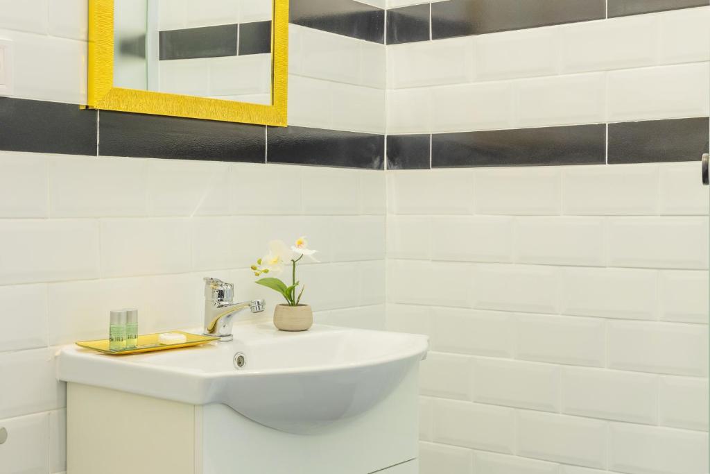 CHÂTEAU: Upscale Suites in Bucharest's Historical Center! - Resim 15